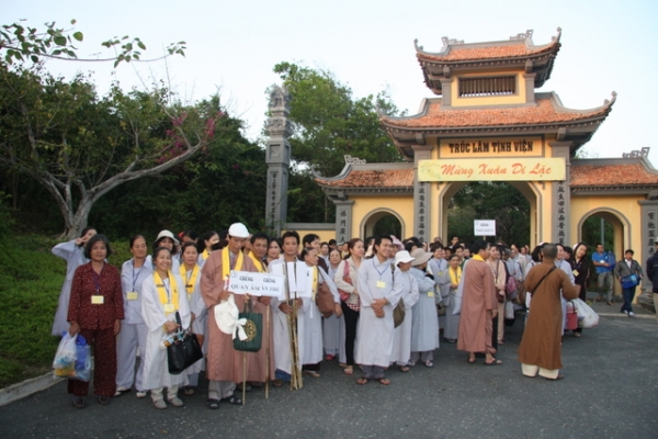 Khánh Hòa: Khóa Tu “Một Ngày Tịnh Lạc” tại Trúc Lâm Tịnh Viện  (Vinpearlland – Nha Trang)