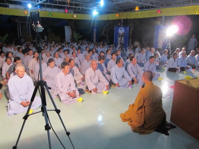 Lễ vía Phật  A Di Đà ở chùa Mỹ Long