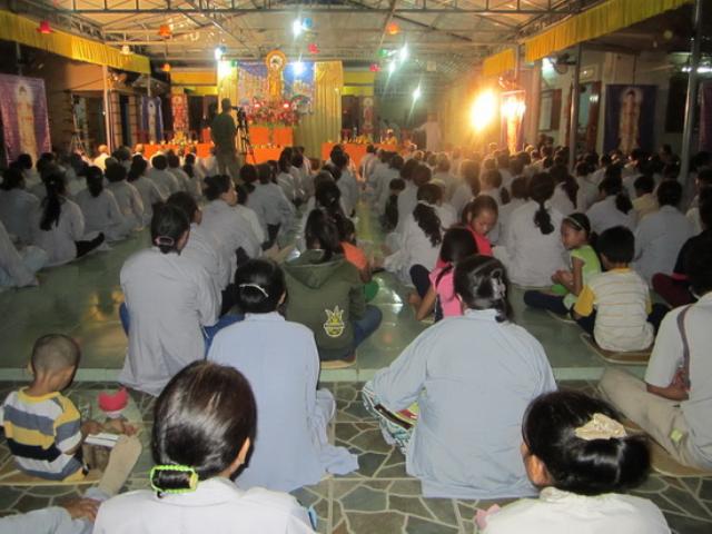 Lễ vía Phật  A Di Đà ở chùa Mỹ Long