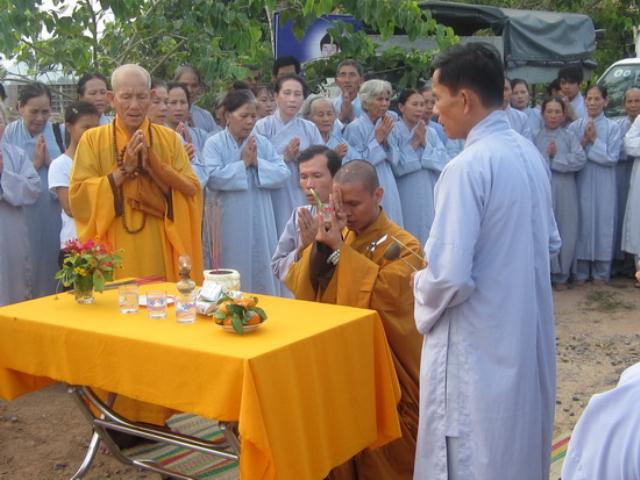 Lễ vía Phật  A Di Đà ở chùa Mỹ Long