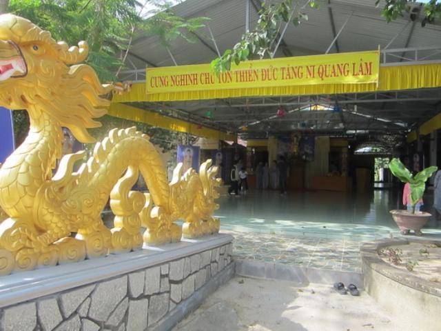 Lễ vía Phật  A Di Đà ở chùa Mỹ Long