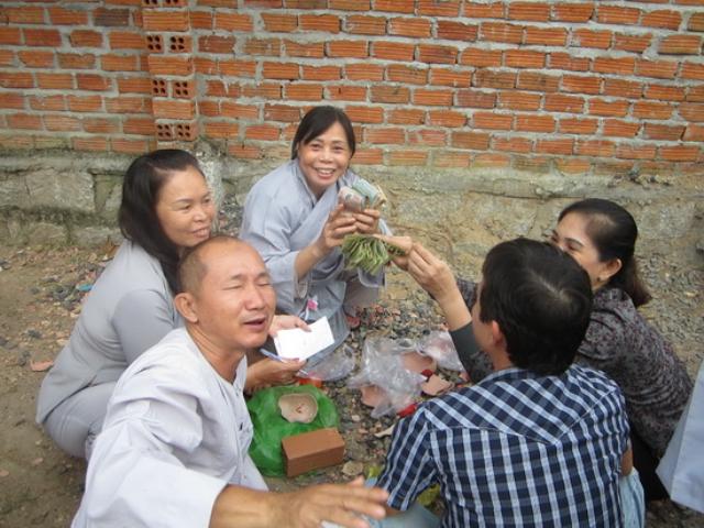 Lễ vía Phật  A Di Đà ở chùa Mỹ Long