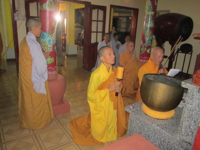 Lễ vía Phật  A Di Đà ở chùa Mỹ Long