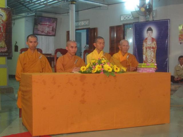 Lễ vía Phật  A Di Đà ở chùa Mỹ Long