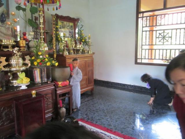 Về chùa lễ Phật đầu năm