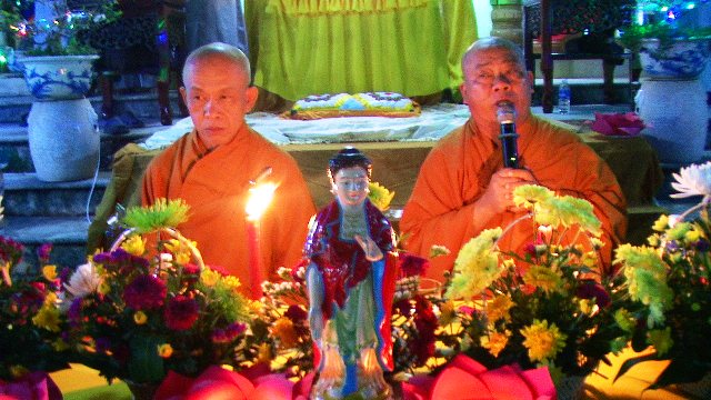 Khánh Hòa: Ấn tượng đêm hội hoa đăng chùa Thanh Hải