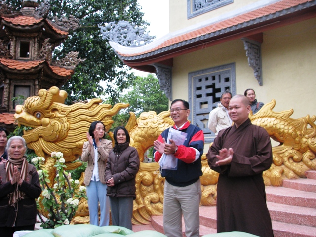 Bình Dương: CLB Những Tấm Lòng Vàng, chùa Tịnh Nghiêm từ thiện tại miền Trung