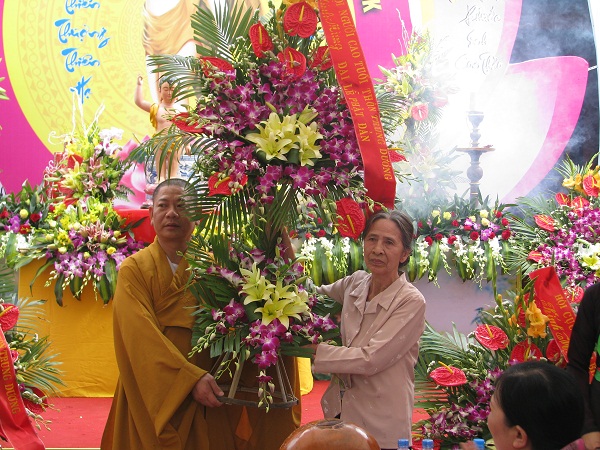 Hà Nội: Chùa Trung Dương Tổ Chức Đại Lễ Phật Đản PL. 2558