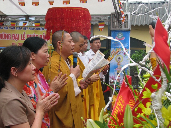 Hà Nội: Chùa Trung Dương Tổ Chức Đại Lễ Phật Đản PL. 2558