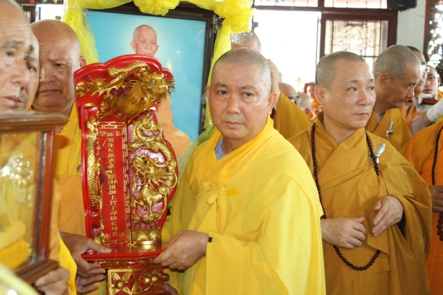 Chùm ảnh: Phụng tống Di ảnh ĐLHT. Thích Trí Tịnh thăm viếng trụ sở TƯ GHPGVN - Văn phòng BTS GHPGVN Tp. HCM
