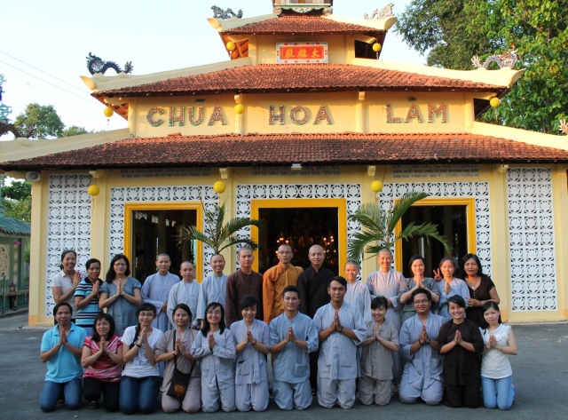 Đồng Tháp: Chùa Hoa Lâm tổ chức khóa tu bát quan trai, phóng sanh, từ thiện