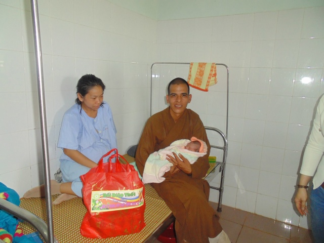 Bình Phước: Bối Diệp Thất thăm và tặng quà tại BV Bù Đăng