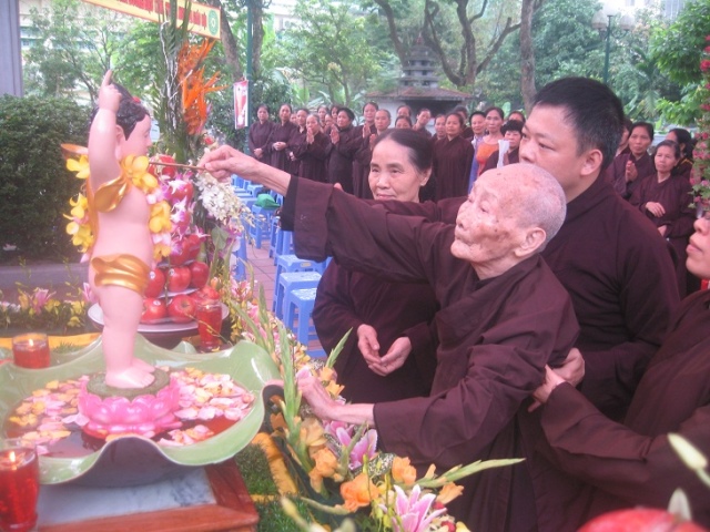 Hà Nội: Chùa Thánh Chúa tổ chức Đại lễ Phật đản – PL.2558 – DL 2014