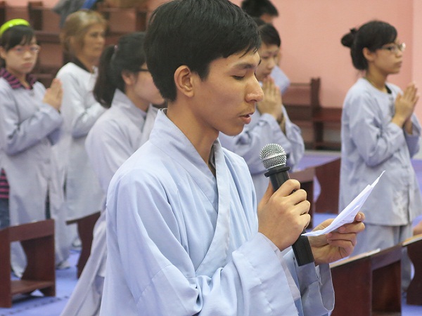 Hà Nội: Giới Trẻ lên Chùa tập sự xuất gia