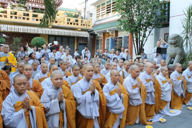 Chùm ảnh: Phụng tống Di ảnh ĐLHT. Thích Trí Tịnh thăm viếng trụ sở TƯ GHPGVN - Văn phòng BTS GHPGVN Tp. HCM