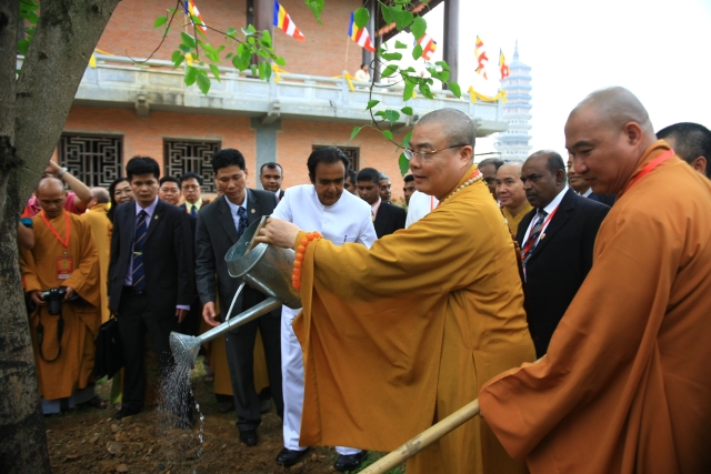 Vesak 2014: Sứ giả hòa bình qua thông điệp Vesak 2014