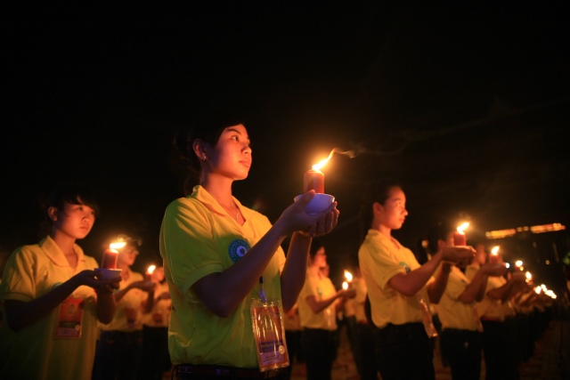 Vesak 2014: Huyền nhiệm đêm thắp nến cầu nguyện hòa bình thế giới