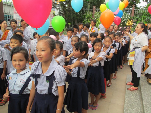 Long An: Tắm Phật cùng Diễu hành tại thị trấn Cần Giuộc