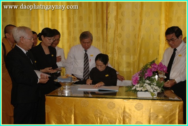 Chùm ảnh: Lãnh đạo Đảng, Nhà nước, Chính phủ viếng lễ tang ĐLHT. Thích Trí Tịnh