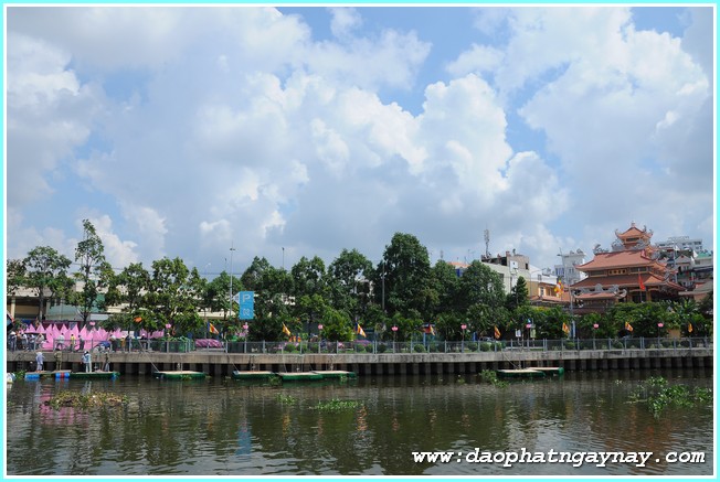 TP. HCM: Quan Âm tu viện hạ thủy thất Liên Đăng