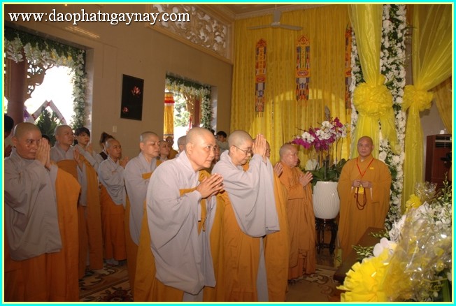 Chùm ảnh: Các phái đoàn viếng tang lễ ĐLHT. Thích Trí Tịnh ngày 30-03-2014