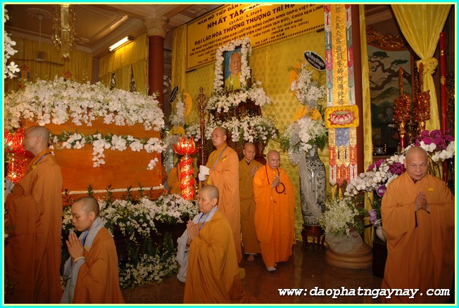 Chùm ảnh: Các phái đoàn viếng Giác linh ĐLHT. Thích Trí Tịnh buổi sáng ngày 02-04-2014