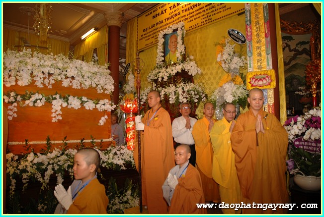 Chùm ảnh: Các phái đoàn viếng Giác linh ĐLHT. Thích Trí Tịnh buổi sáng ngày 02-04-2014