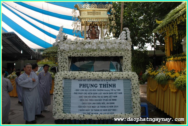 Chùm ảnh: Các phái đoàn viếng Giác linh ĐLHT. Thích Trí Tịnh buổi sáng ngày 02-04-2014