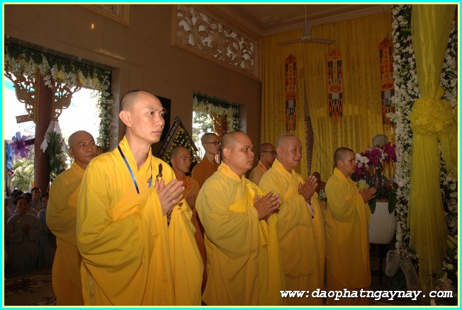 Chùm ảnh: Các phái đoàn viếng Giác linh ĐLHT. Thích Trí Tịnh buổi sáng ngày 02-04-2014