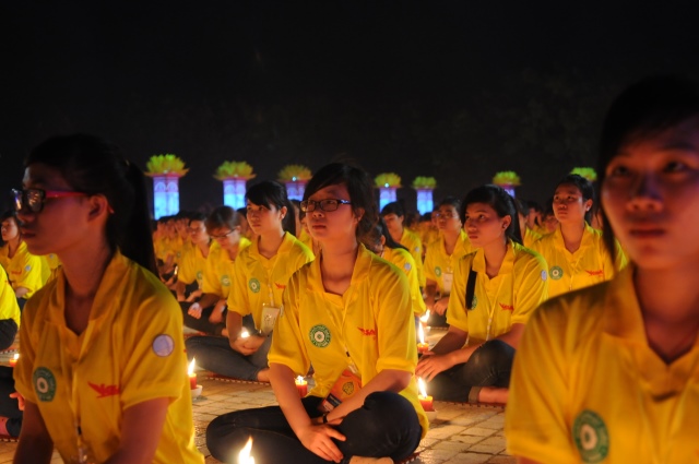 Vesak 2014: Huyền nhiệm đêm thắp nến cầu nguyện hòa bình thế giới