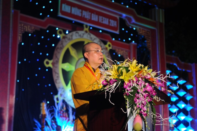 Vesak 2014: Huyền nhiệm đêm thắp nến cầu nguyện hòa bình thế giới