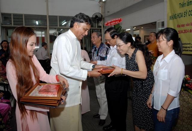 TP. HCM: Khai mạc triển lãm mỹ thuật Phật giáo chào mừng đại lễ Phật đản LHQ 2014