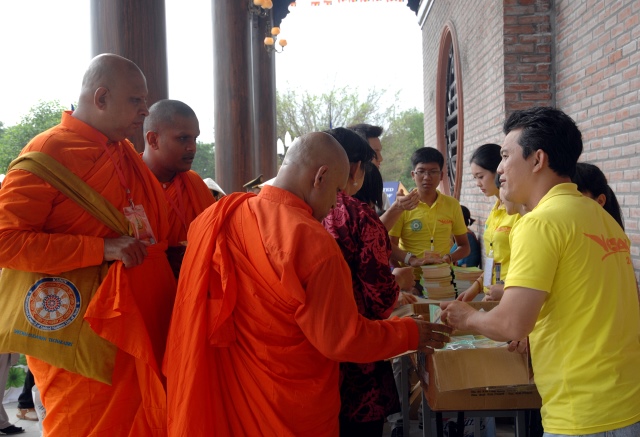 Quỹ Đạo Phật Ngày Nay: Báo cáo hoạt động ấn tống Kinh sách phục vụ Đại lễ Vesak LHQ 2014