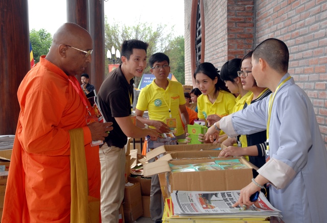 Quỹ Đạo Phật Ngày Nay: Báo cáo hoạt động ấn tống Kinh sách phục vụ Đại lễ Vesak LHQ 2014