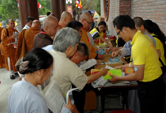 Quỹ Đạo Phật Ngày Nay: Báo cáo hoạt động ấn tống Kinh sách phục vụ Đại lễ Vesak LHQ 2014