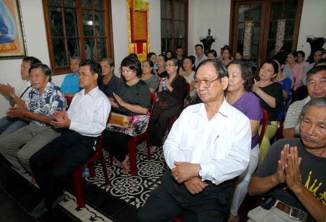 TP.HCM: Trao tặng bằng khen cho các Phật tử đóng góp cho Đại lễ Vesak LHQ 2014