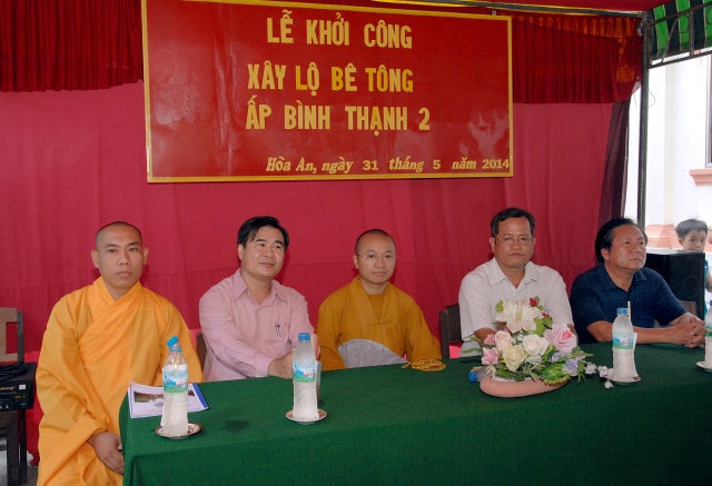 Quỹ Từ thiện ĐPNN: Xây cầu, khởi công đường bê tông &amp; tặng quà cho những người nghèo tại An Giang