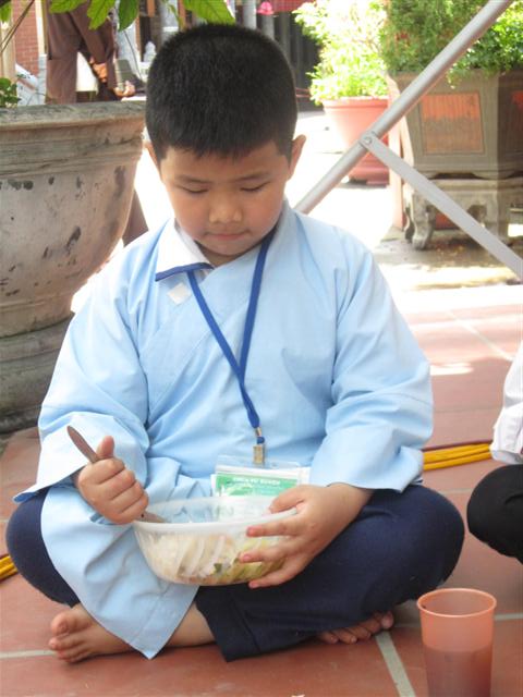 Chùm Ảnh Tổng Hợp Khóa Tu Nụ Thương Sen Hồng Chùa Từ Xuyên