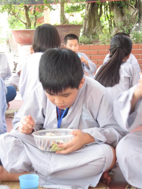 Chùm Ảnh Tổng Hợp Khóa Tu Nụ Thương Sen Hồng Chùa Từ Xuyên