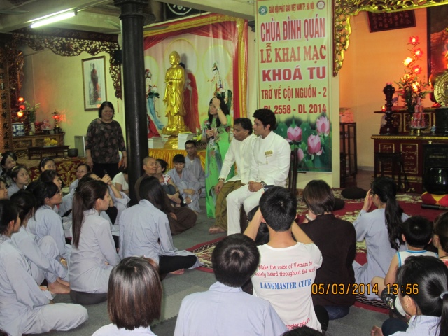 Hà Nội: Hơn 1000 người xem phim Cuộc Đời Đức Phật tại chùa Đình Quán