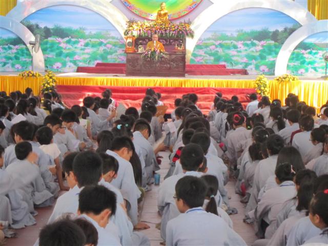 Chùm Ảnh Tổng Hợp Khóa Tu Nụ Thương Sen Hồng Chùa Từ Xuyên