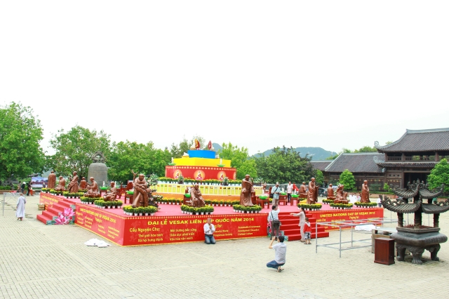 Ninh Bình: Không khí náo nhiệt của Vesak đã về chùa Bái Đính