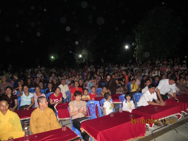 Thanh Hóa: Khoảng 3000 người xem phim Cuộc Đời Đức Phật tại chùa Khánh Long.