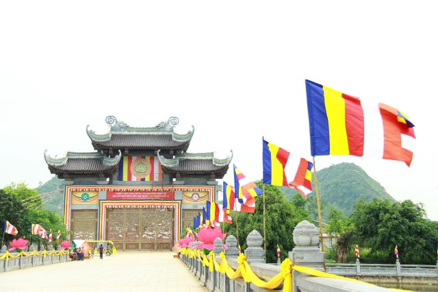 Ninh Bình: Không khí náo nhiệt của Vesak đã về chùa Bái Đính