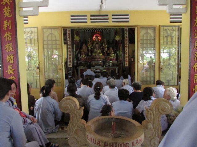 TP. HCM: Ban hướng dẫn Phật tử kết hợp với chùa Thiên Tôn cúng dường các trường hạ tại Tp.HCM