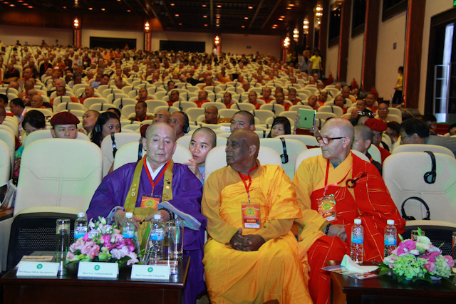 Vesak 2014: Sứ giả hòa bình qua thông điệp Vesak 2014