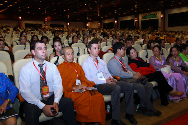Vesak 2014: Sứ giả hòa bình qua thông điệp Vesak 2014