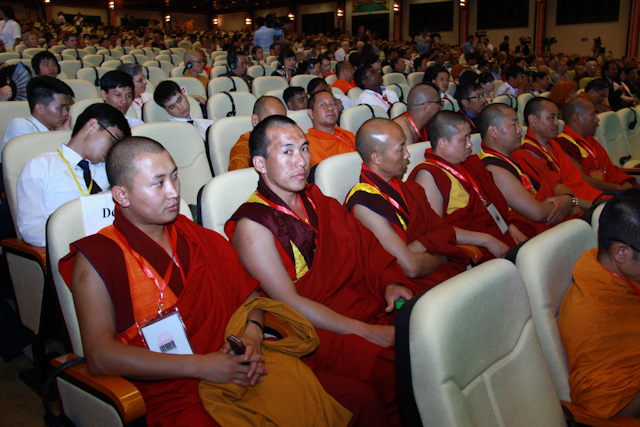 Vesak 2014: Sứ giả hòa bình qua thông điệp Vesak 2014