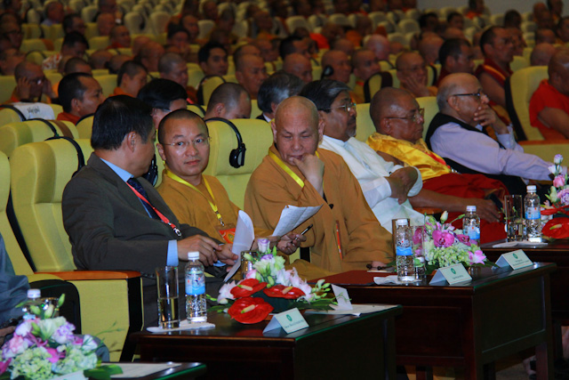 Vesak 2014: Sứ giả hòa bình qua thông điệp Vesak 2014