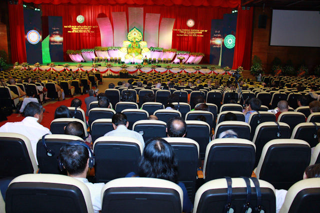 Vesak 2014: Sứ giả hòa bình qua thông điệp Vesak 2014